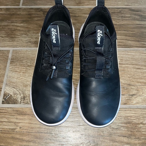 Clove Limited Edition 2022 BLACK HOLOGRAPHIC Nursing Shoes Sneakers - Picture 2 of 4